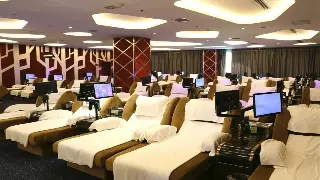 解锁杭州养生新玩法：你的专属按摩工具箱，让指尖也SPA poster